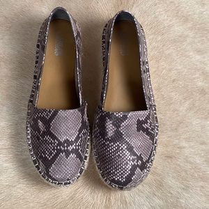 NWOT Carlos Santana Snake Print Slip On Sneakers